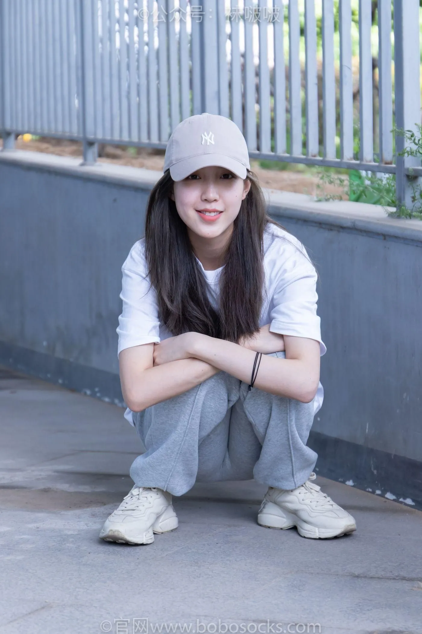 [BoBoSocks袜啵啵]NO.012 泡芙-运动鞋、白棉袜、裸足 [132P]插图